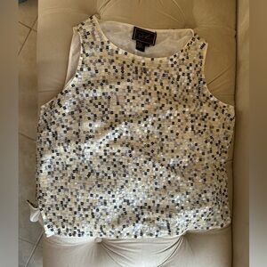 Blouse with sequins. Silk hand wash.